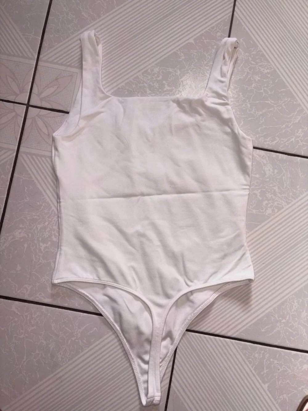 Aritzia Babaton White Ribbed Tank Kids One-Piece Bodysuit - Picture 3 of 3